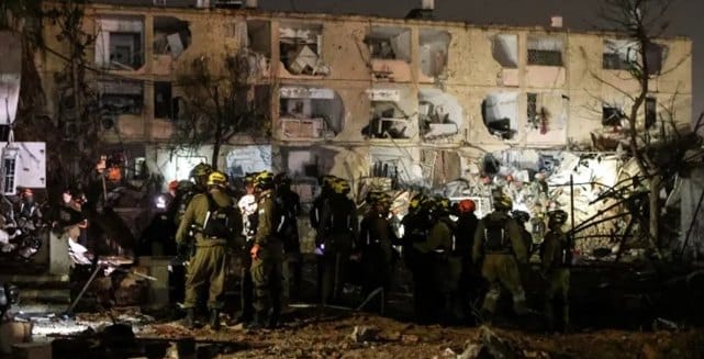 İran'dan İsrail'in Nükleer Tesis Yakınına Füze Saldırısı