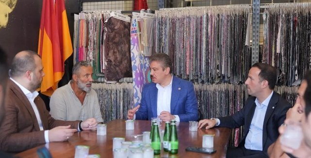AK Partili Vekiller İstanbul'da Halkla Buluştu