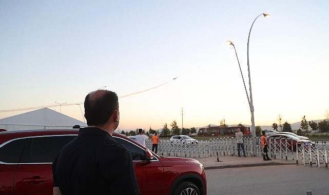 Başkan Altay, Bilim Festivali'nde Türk Yıldızları'nı İzledi